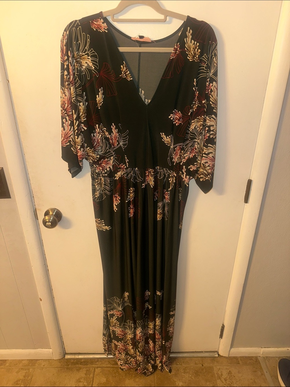 Dark green Floral V-Neck Maxi Dress with Puff Sleeves